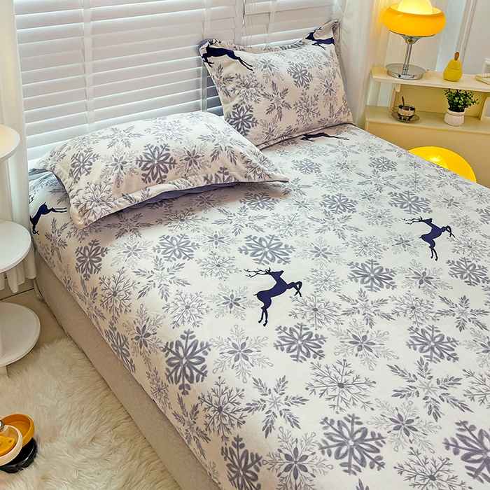 91家纺网 家纺一手货源 找家纺 金盛纺 2025新款高克重牛奶绒印花系列单床笠(可定制) 圣诞鹿