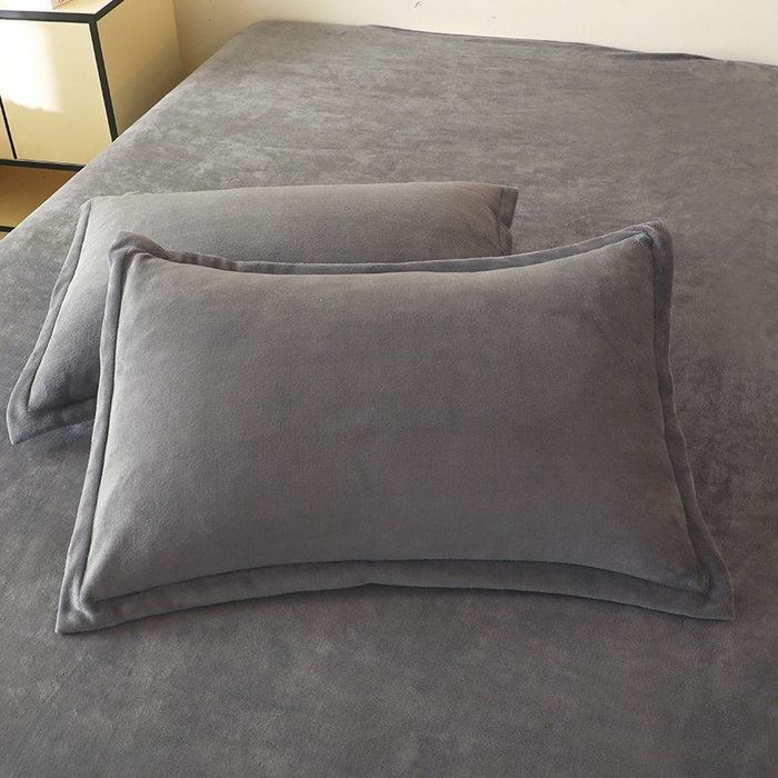 91家纺网 家纺一手货源 找家纺 优家居 2025秋冬高克重牛奶绒四件套纯色简约日式风床单款被套 冰川灰