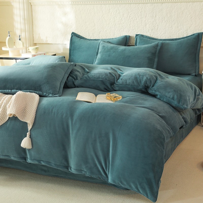 91家纺网 家纺一手货源 找家纺 优家居 2025秋冬高克重牛奶绒四件套纯色简约日式风床单款被套 灰湖绿