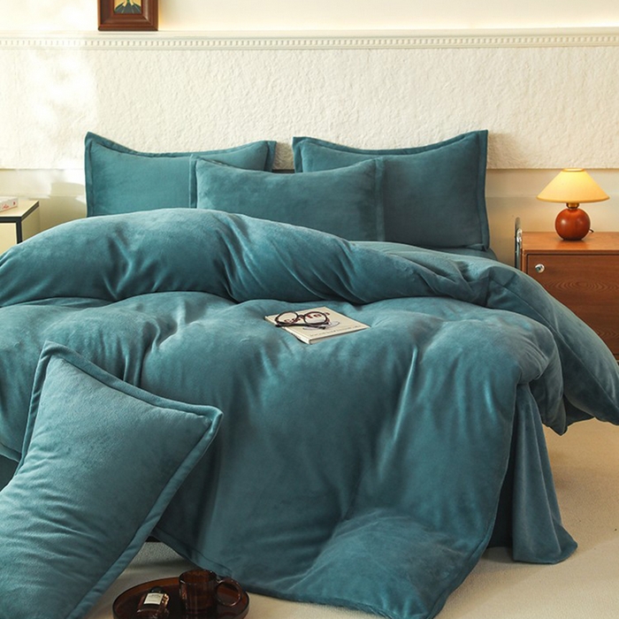 91家纺网 家纺一手货源 找家纺 优家居 2025秋冬高克重牛奶绒四件套纯色简约日式风床单款被套 灰湖绿