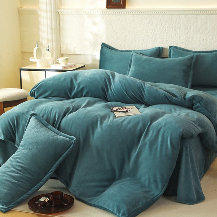 91家纺网 家纺一手货源 找家纺 优家居 2025秋冬高克重牛奶绒四件套纯色简约日式风床单款被套 灰湖绿