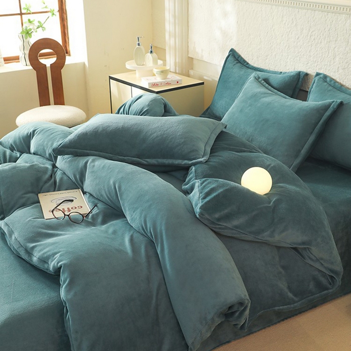 91家纺网 家纺一手货源 找家纺 优家居 2025秋冬高克重牛奶绒四件套纯色简约日式风床单款被套 灰湖绿