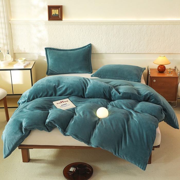 91家纺网 家纺一手货源 找家纺 优家居 2025秋冬高克重牛奶绒四件套纯色简约日式风床单款被套 灰湖绿