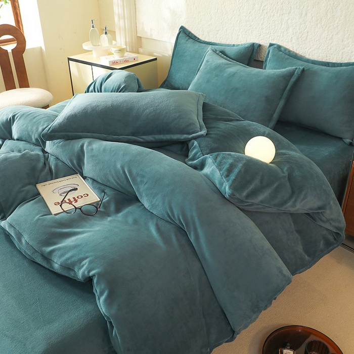 91家纺网 家纺一手货源 找家纺 优家居 2025秋冬高克重牛奶绒四件套纯色简约日式风床单款被套 灰湖绿