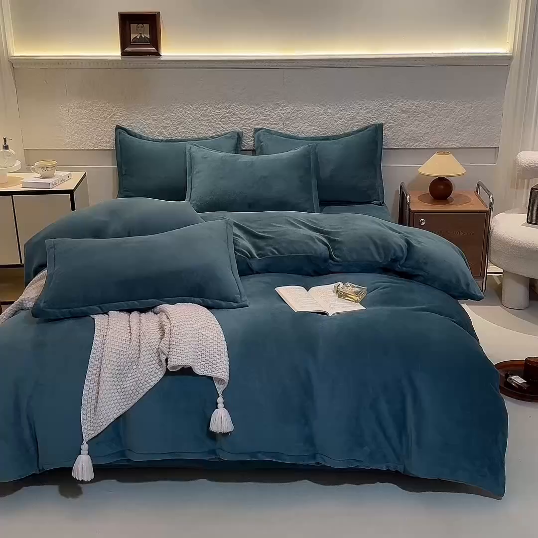 91家纺网 家纺一手货源 找家纺 优家居 2025秋冬高克重牛奶绒四件套纯色简约日式风床单款被套 灰湖绿
