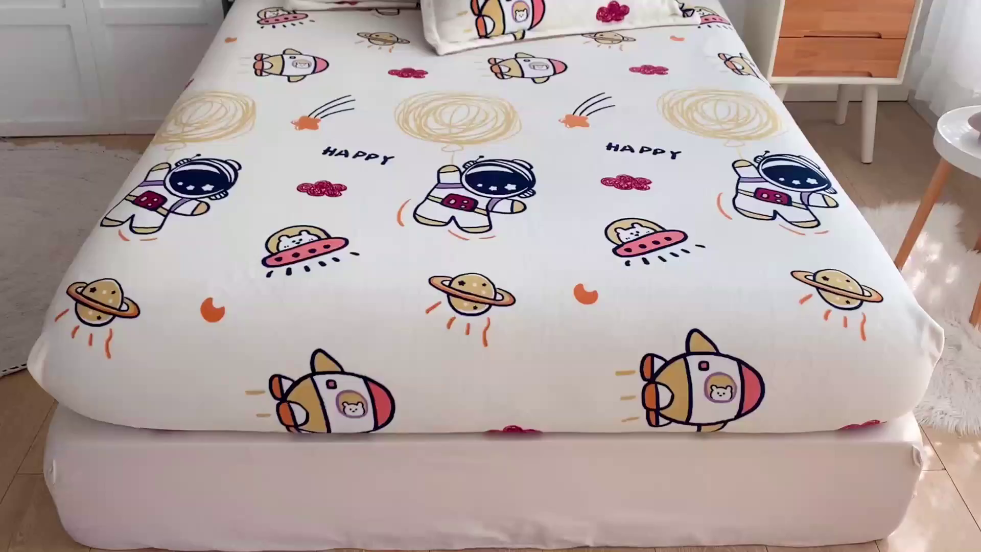 91家纺网 家纺一手货源 找家纺 金盛纺 2025新款高克重牛奶绒印花系列单床笠(可定制) 宇航员