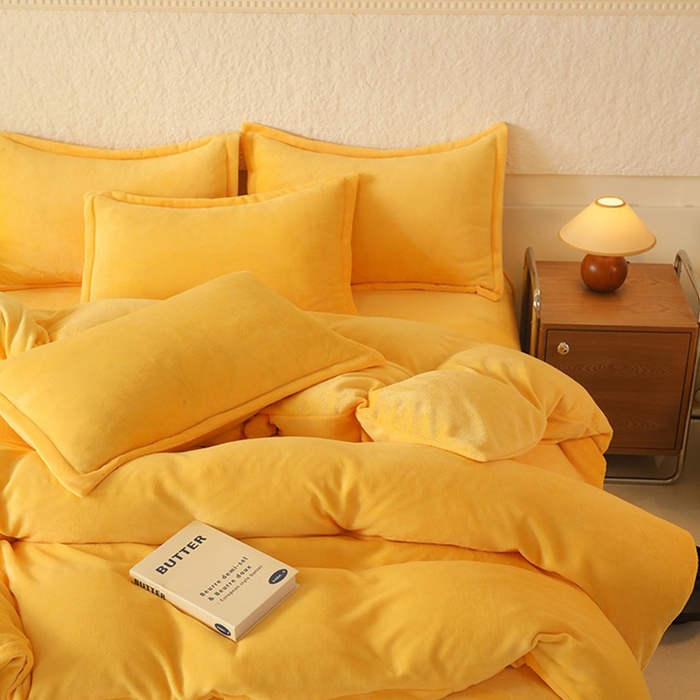 91家纺网 家纺一手货源 找家纺 优家居 2025秋冬高克重牛奶绒四件套纯色简约日式风床单款被套 奶酪黄