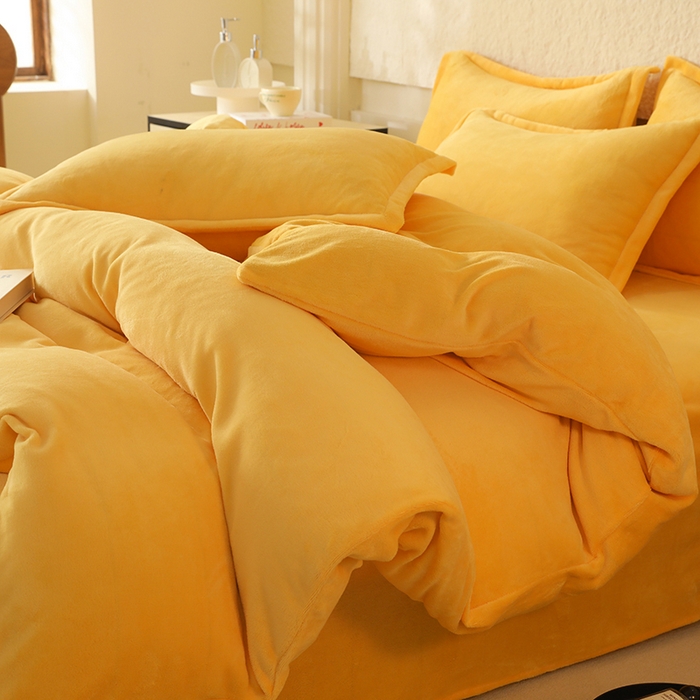91家纺网 家纺一手货源 找家纺 优家居 2025秋冬高克重牛奶绒四件套纯色简约日式风床单款被套 奶酪黄