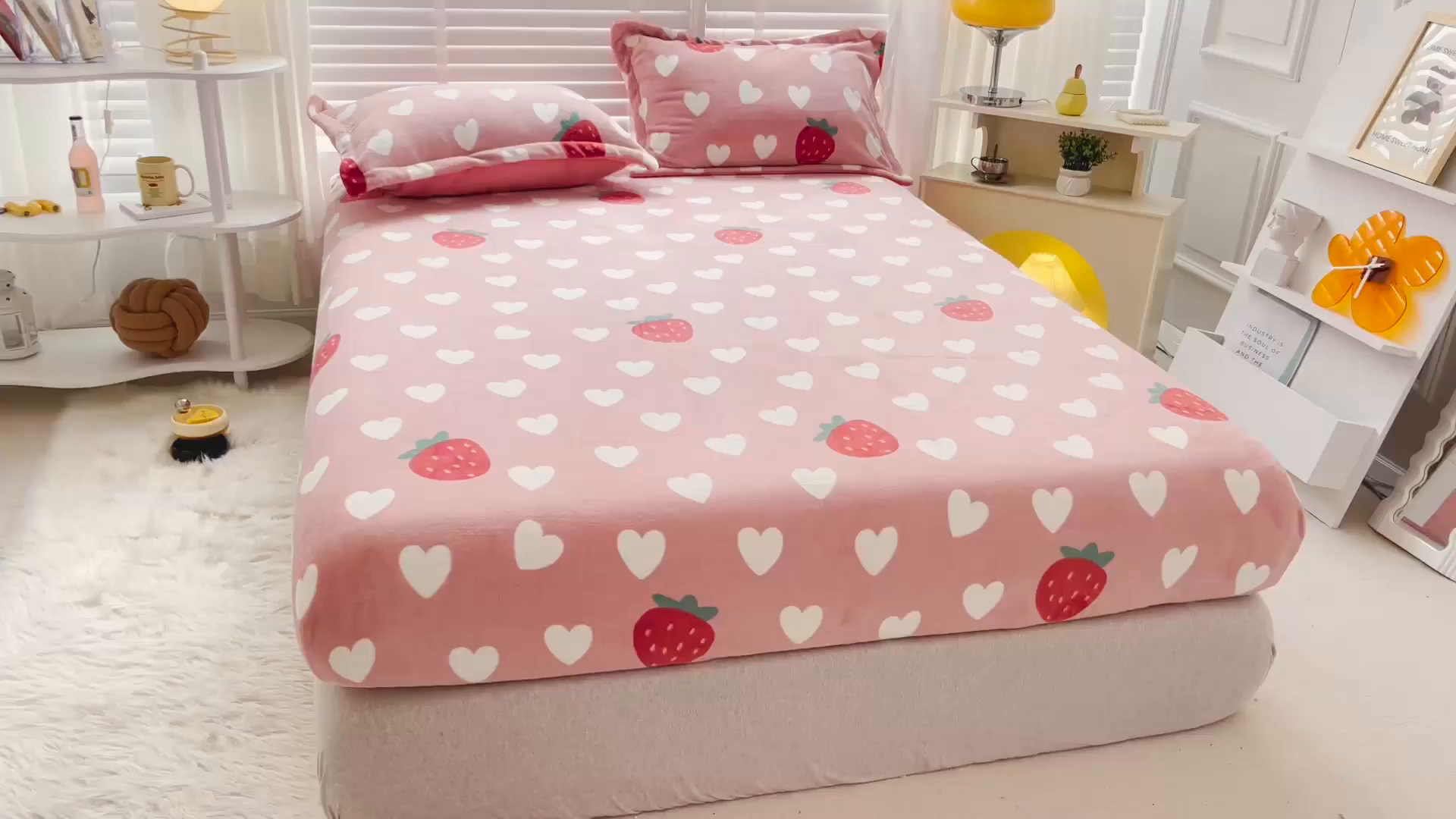 91家纺网 家纺一手货源 找家纺 金盛纺 2025新款高克重牛奶绒印花系列单床笠(可定制) 桃心草莓