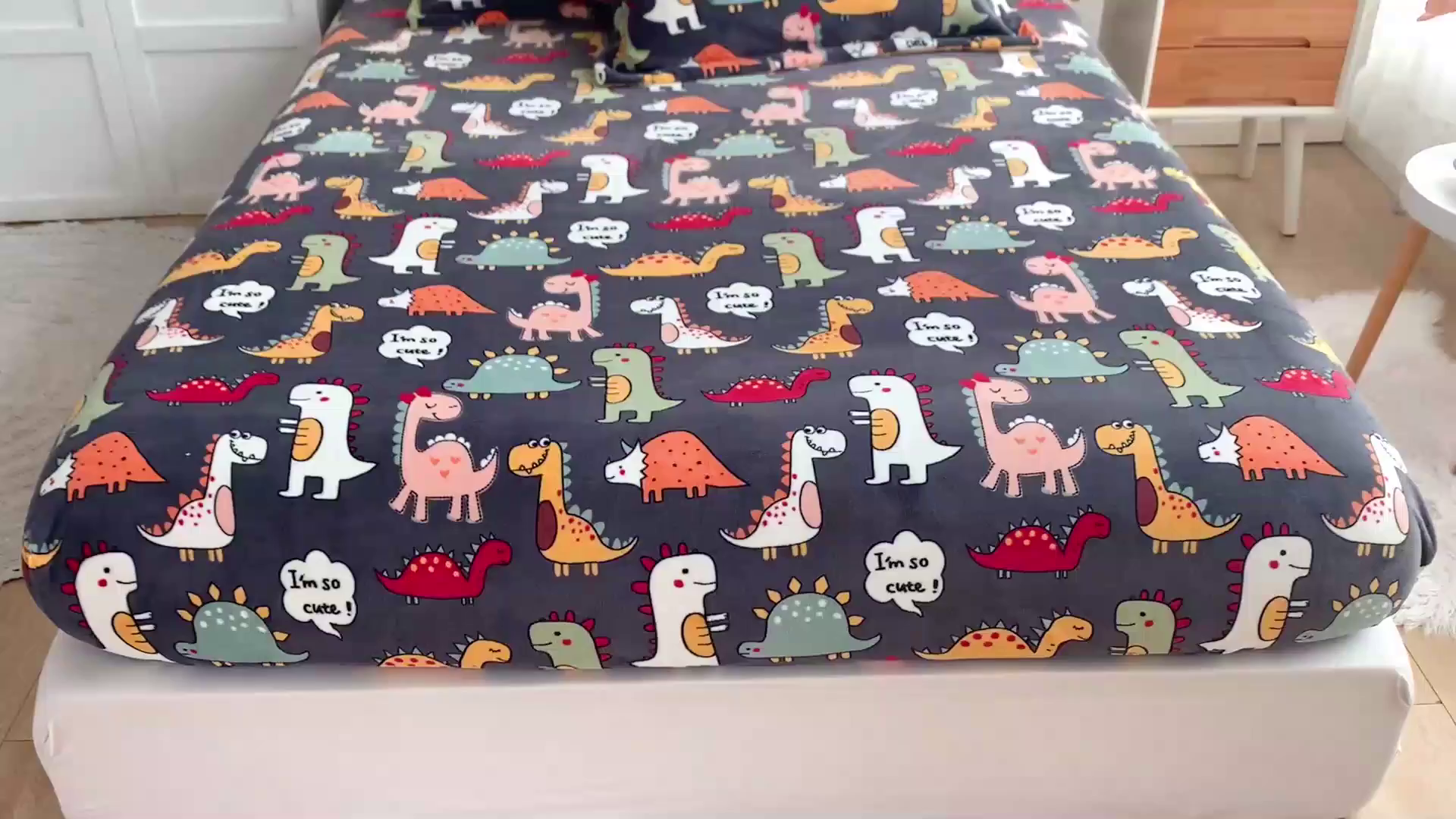 91家纺网 家纺一手货源 找家纺 金盛纺 2025新款高克重牛奶绒印花系列单床笠(可定制) 恐龙王国