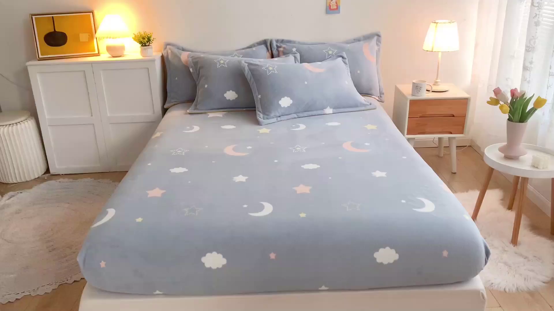 91家纺网 家纺一手货源 找家纺 金盛纺 2025新款高克重牛奶绒印花系列单床笠(可定制) 梦幻星空（蓝）