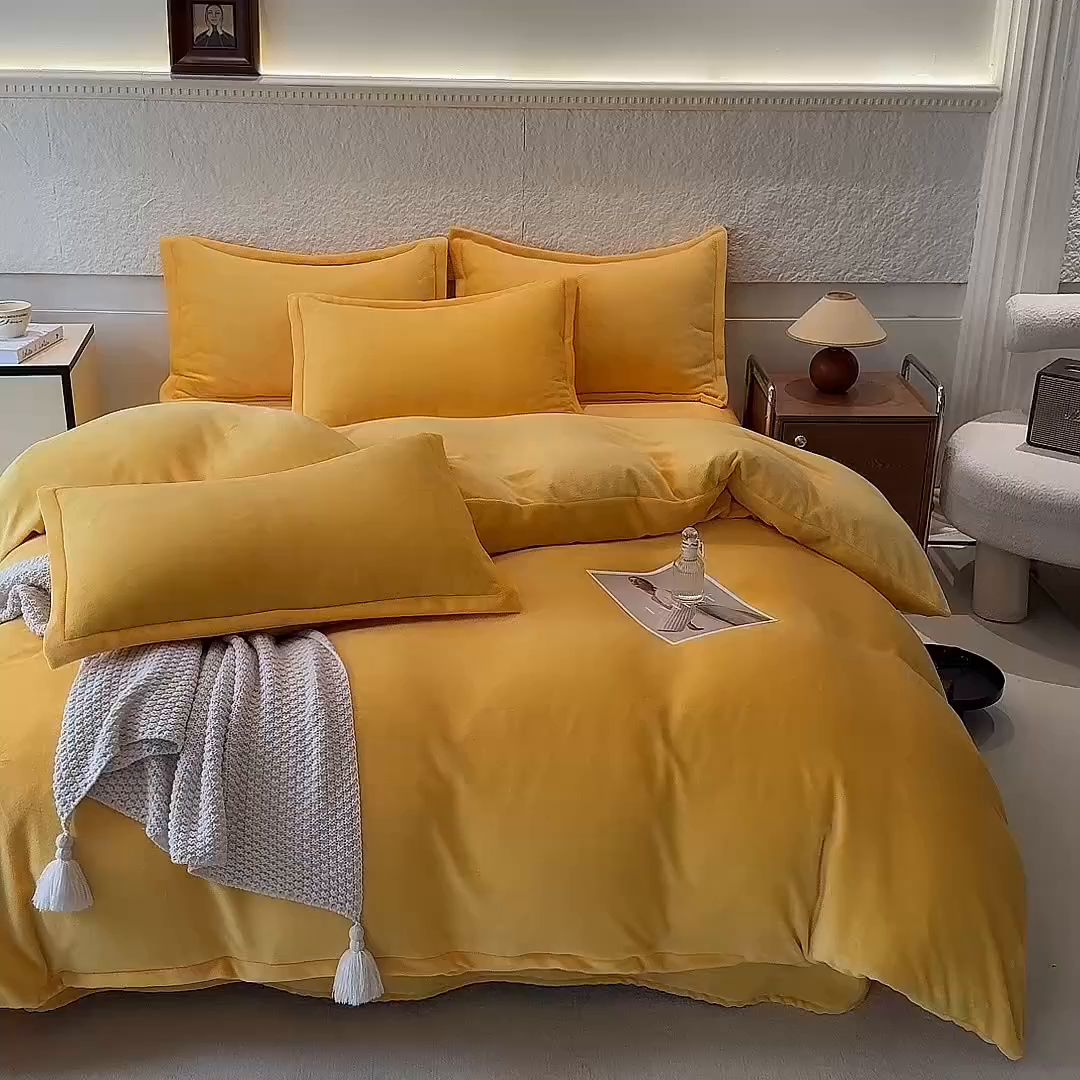 91家纺网 家纺一手货源 找家纺 优家居 2025秋冬高克重牛奶绒四件套纯色简约日式风床单款被套 奶酪黄