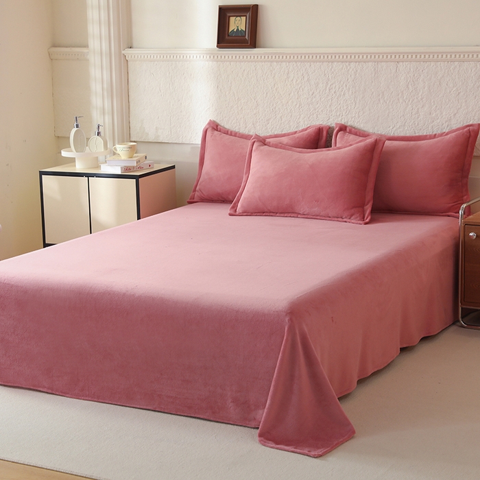 91家纺网 家纺一手货源 找家纺 优家居 2025秋冬高克重牛奶绒四件套纯色简约日式风床单款被套 浅豆沙