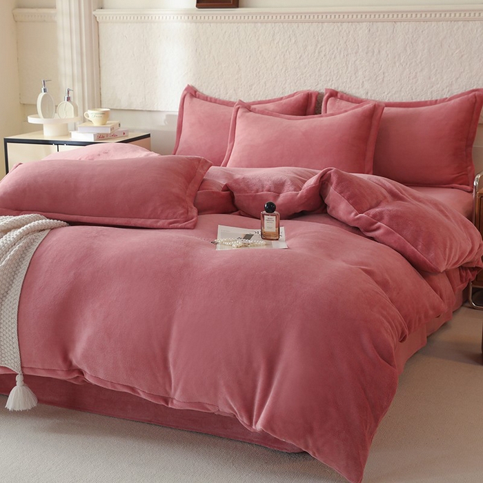 91家纺网 家纺一手货源 找家纺 优家居 2025秋冬高克重牛奶绒四件套纯色简约日式风床单款被套 浅豆沙