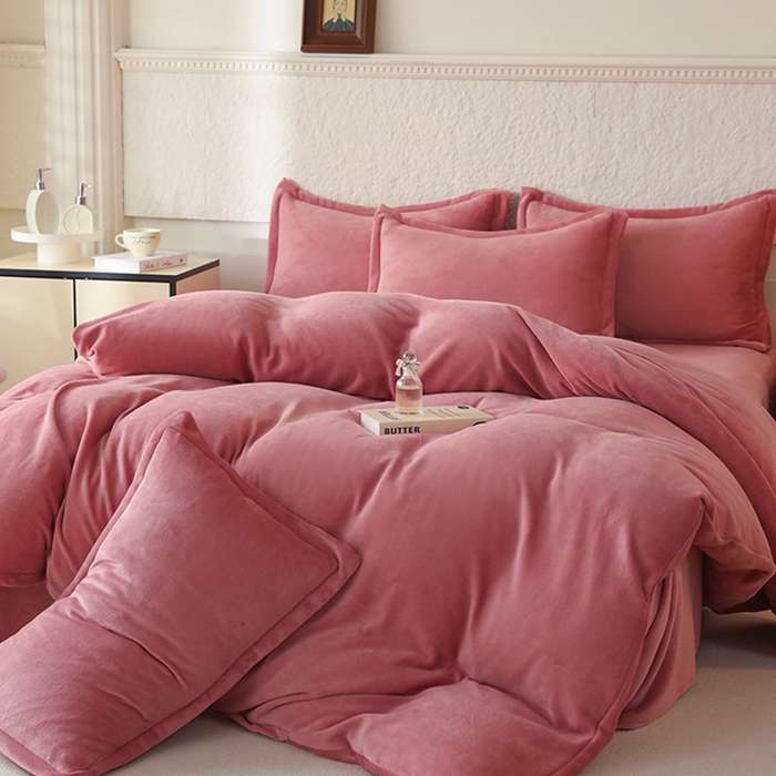 91家纺网 家纺一手货源 找家纺 优家居 2025秋冬高克重牛奶绒四件套纯色简约日式风床单款被套 浅豆沙