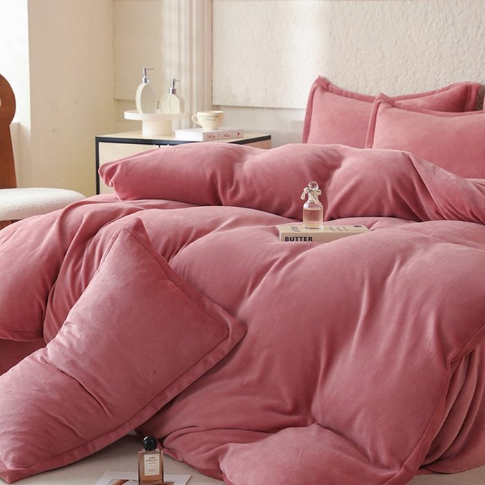 91家纺网 家纺一手货源 找家纺 优家居 2025秋冬高克重牛奶绒四件套纯色简约日式风床单款被套 浅豆沙