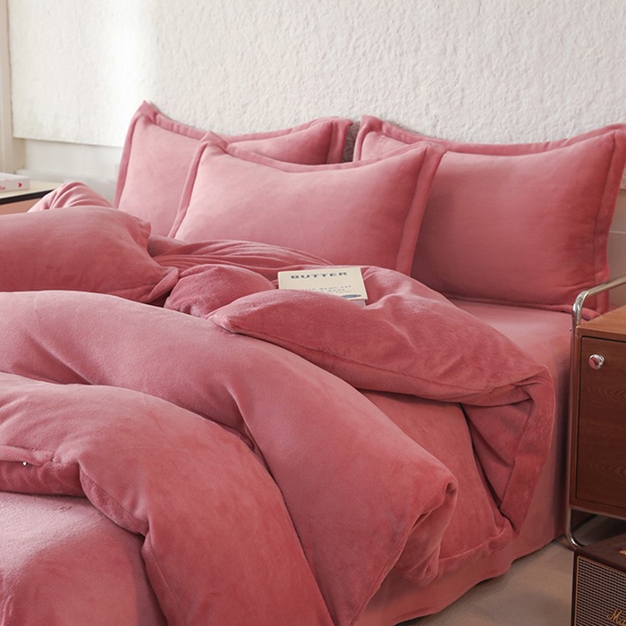 91家纺网 家纺一手货源 找家纺 优家居 2025秋冬高克重牛奶绒四件套纯色简约日式风床单款被套 浅豆沙