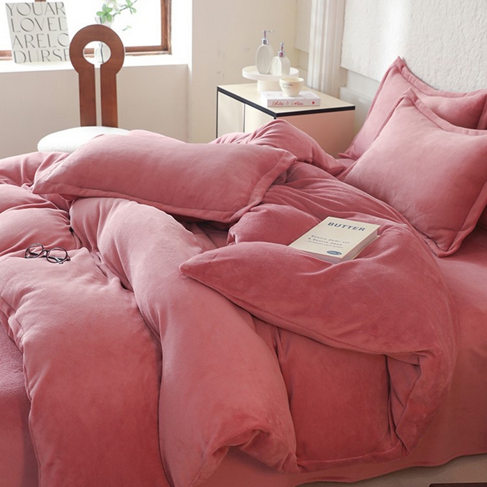 91家纺网 家纺一手货源 找家纺 优家居 2025秋冬高克重牛奶绒四件套纯色简约日式风床单款被套 浅豆沙