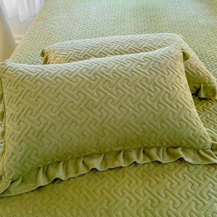 91家纺网 家纺一手货源 找家纺 优家居 2025秋冬高克重牛奶绒夹棉床盖四件套纯色蕾丝边花边刺绣法式公主风床裙款被套床罩夹棉床裙 清新绿