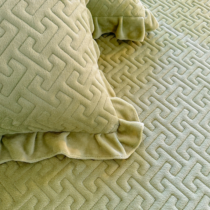 91家纺网 家纺一手货源 找家纺 优家居 2025秋冬高克重牛奶绒夹棉床盖四件套纯色蕾丝边花边刺绣法式公主风床裙款被套床罩夹棉床裙 清新绿