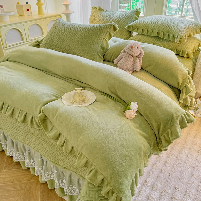 91家纺网 家纺一手货源 找家纺 优家居 2025秋冬高克重牛奶绒夹棉床盖四件套纯色蕾丝边花边刺绣法式公主风床裙款被套床罩夹棉床裙 清新绿