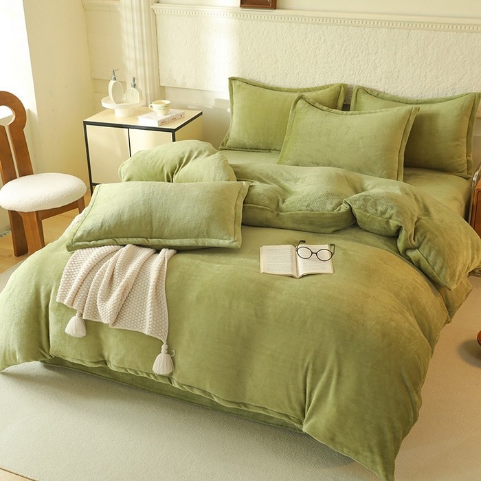 91家纺网 家纺一手货源 找家纺 优家居 2025秋冬高克重牛奶绒四件套纯色简约日式风床单款被套 清新绿