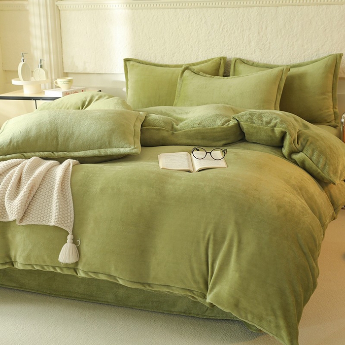 91家纺网 家纺一手货源 找家纺 优家居 2025秋冬高克重牛奶绒四件套纯色简约日式风床单款被套 清新绿