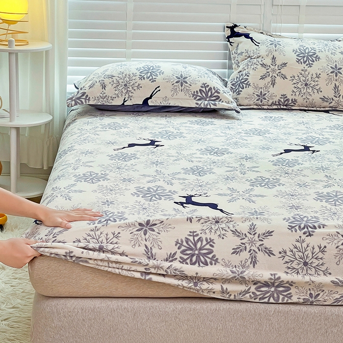 91家纺网 家纺一手货源 找家纺 金盛纺 2025新款高克重牛奶绒印花系列单床笠(可定制) 圣诞鹿