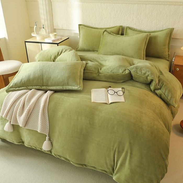 91家纺网 家纺一手货源 找家纺 优家居 2025秋冬高克重牛奶绒四件套纯色简约日式风床单款被套 清新绿