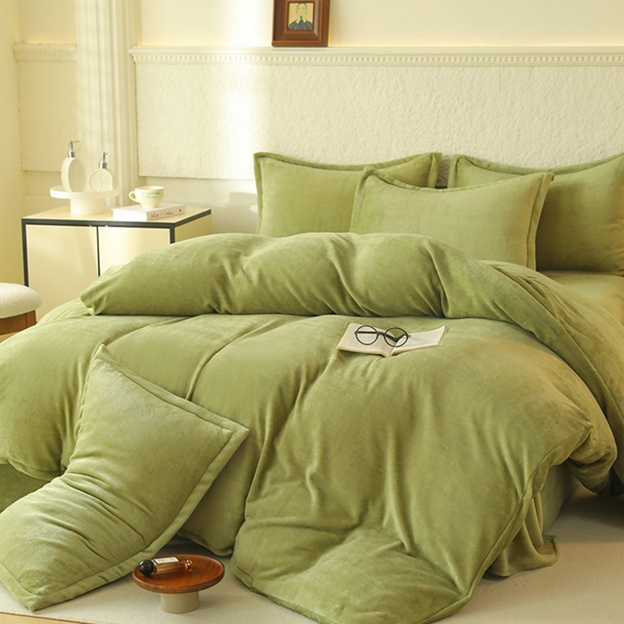 91家纺网 家纺一手货源 找家纺 优家居 2025秋冬高克重牛奶绒四件套纯色简约日式风床单款被套 清新绿