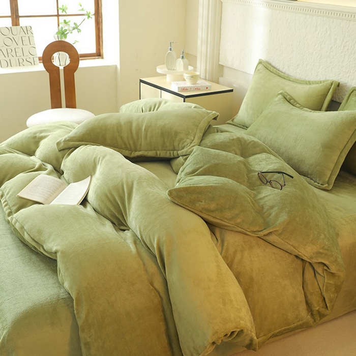 91家纺网 家纺一手货源 找家纺 优家居 2025秋冬高克重牛奶绒四件套纯色简约日式风床单款被套 清新绿