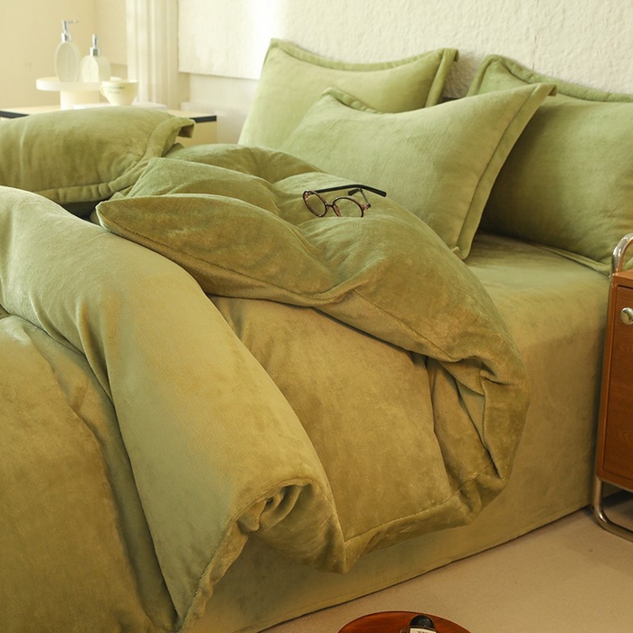 91家纺网 家纺一手货源 找家纺 优家居 2025秋冬高克重牛奶绒四件套纯色简约日式风床单款被套 清新绿