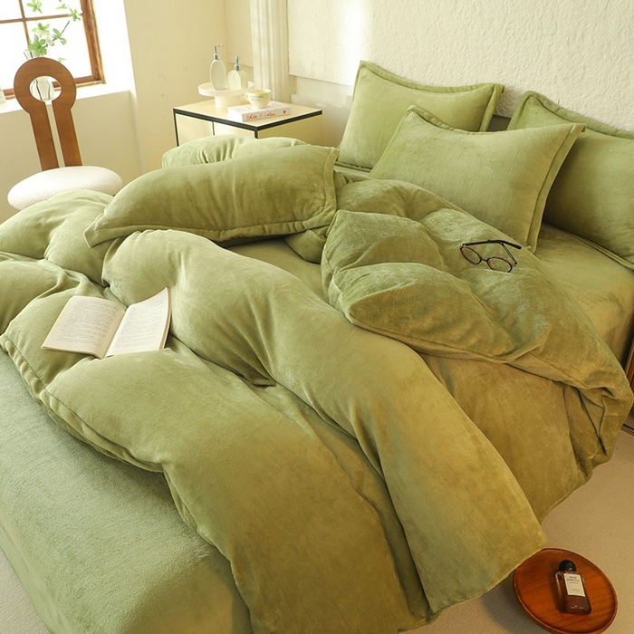 91家纺网 家纺一手货源 找家纺 优家居 2025秋冬高克重牛奶绒四件套纯色简约日式风床单款被套 清新绿