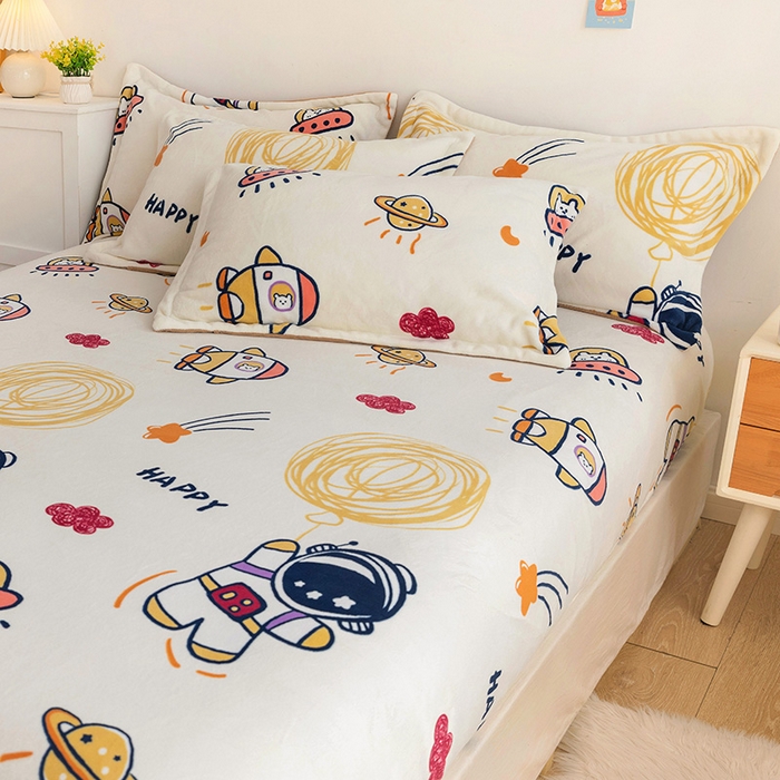 91家纺网 家纺一手货源 找家纺 金盛纺 2025新款高克重牛奶绒印花系列单床笠(可定制) 宇航员