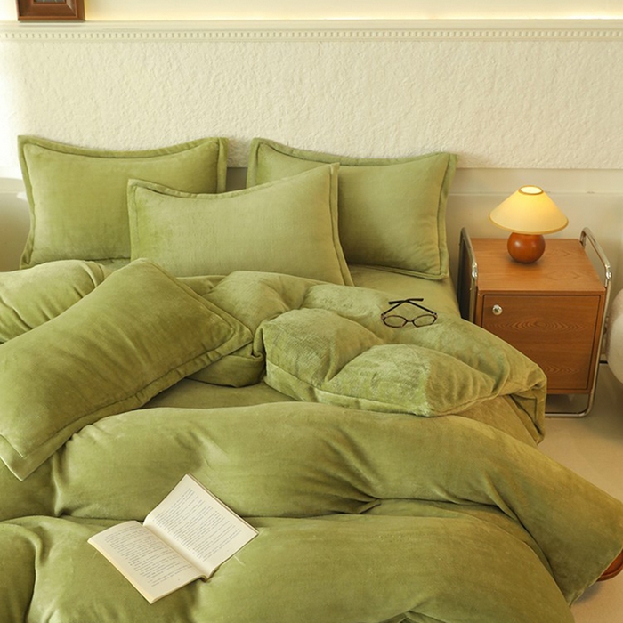 91家纺网 家纺一手货源 找家纺 优家居 2025秋冬高克重牛奶绒四件套纯色简约日式风床单款被套 清新绿