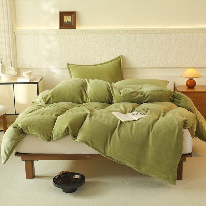 91家纺网 家纺一手货源 找家纺 优家居 2025秋冬高克重牛奶绒四件套纯色简约日式风床单款被套 清新绿