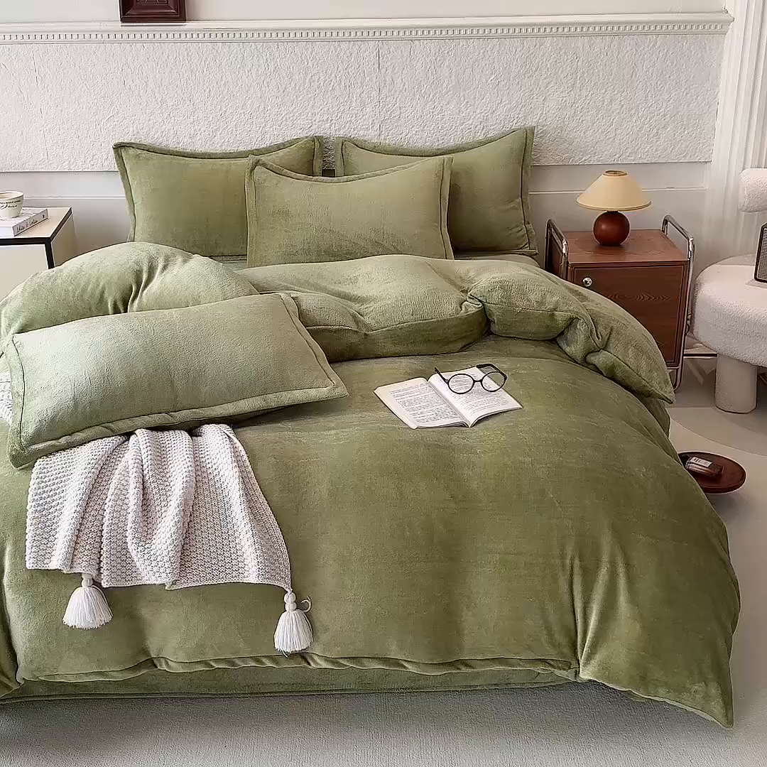 91家纺网 家纺一手货源 找家纺 优家居 2025秋冬高克重牛奶绒四件套纯色简约日式风床单款被套 清新绿