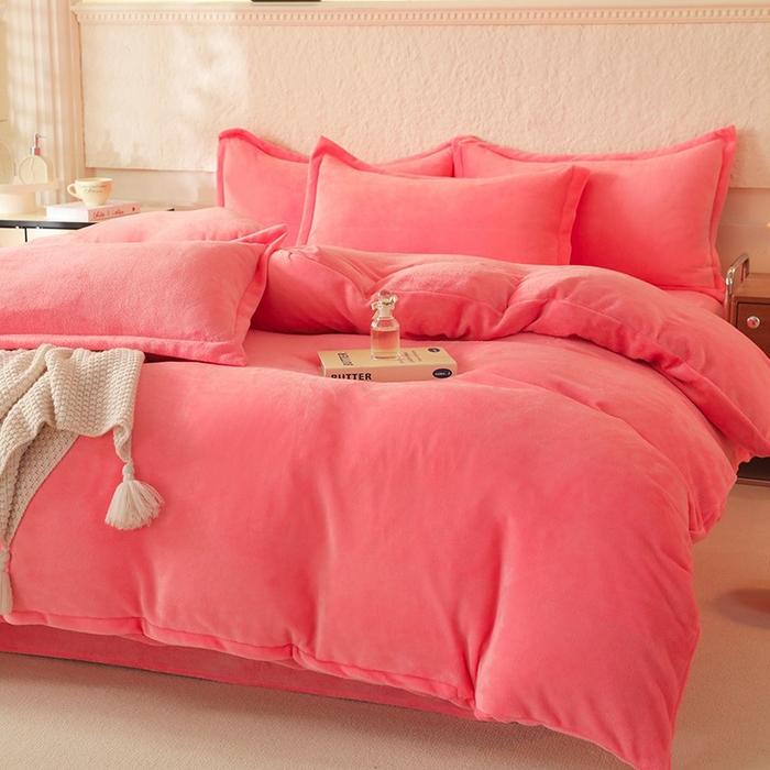 91家纺网 家纺一手货源 找家纺 优家居 2025秋冬高克重牛奶绒四件套纯色简约日式风床单款被套 甜心粉