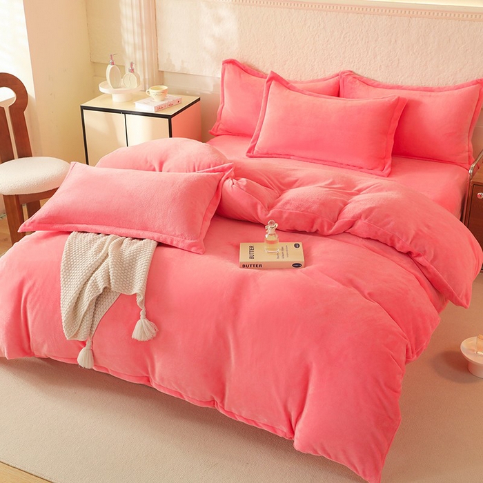 91家纺网 家纺一手货源 找家纺 优家居 2025秋冬高克重牛奶绒四件套纯色简约日式风床单款被套 甜心粉