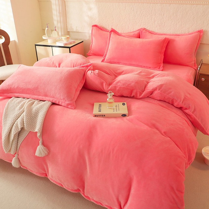 91家纺网 家纺一手货源 找家纺 优家居 2025秋冬高克重牛奶绒四件套纯色简约日式风床单款被套 甜心粉