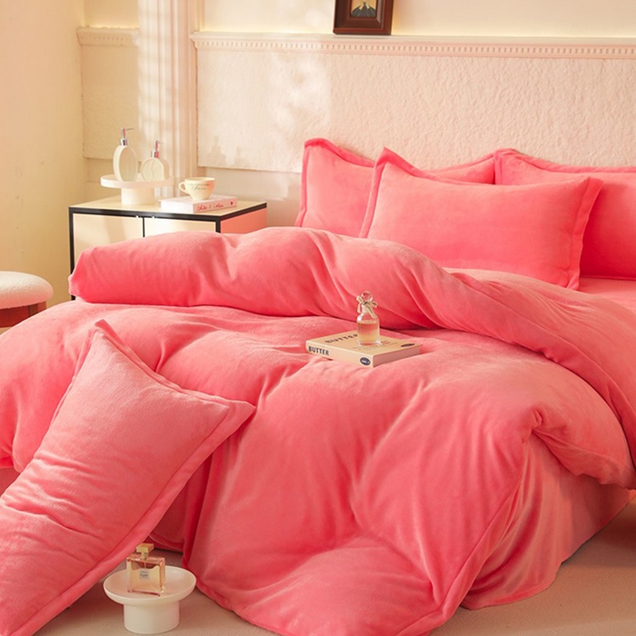 91家纺网 家纺一手货源 找家纺 优家居 2025秋冬高克重牛奶绒四件套纯色简约日式风床单款被套 甜心粉