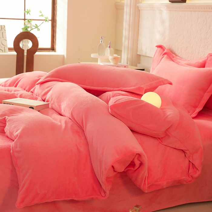 91家纺网 家纺一手货源 找家纺 优家居 2025秋冬高克重牛奶绒四件套纯色简约日式风床单款被套 甜心粉