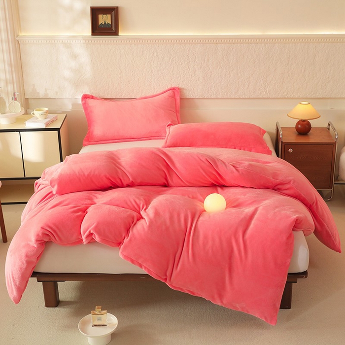 91家纺网 家纺一手货源 找家纺 优家居 2025秋冬高克重牛奶绒四件套纯色简约日式风床单款被套 甜心粉