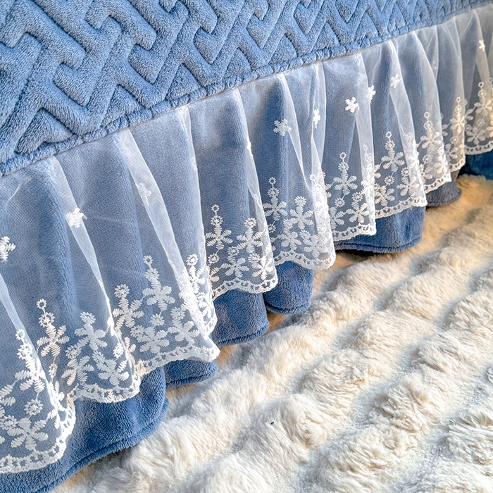 91家纺网 家纺一手货源 找家纺 优家居 2025秋冬高克重牛奶绒夹棉床盖四件套纯色蕾丝边花边刺绣法式公主风床裙款被套床罩夹棉床裙 繁星蓝