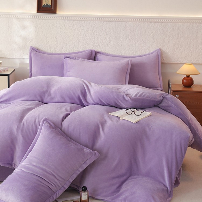 91家纺网 家纺一手货源 找家纺 优家居 2025秋冬高克重牛奶绒四件套纯色简约日式风床单款被套 香芋紫