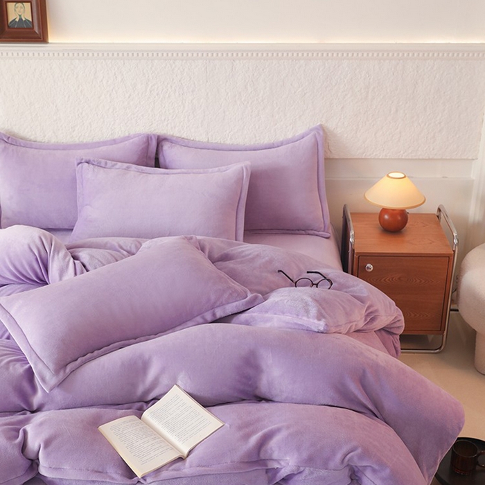 91家纺网 家纺一手货源 找家纺 优家居 2025秋冬高克重牛奶绒四件套纯色简约日式风床单款被套 香芋紫