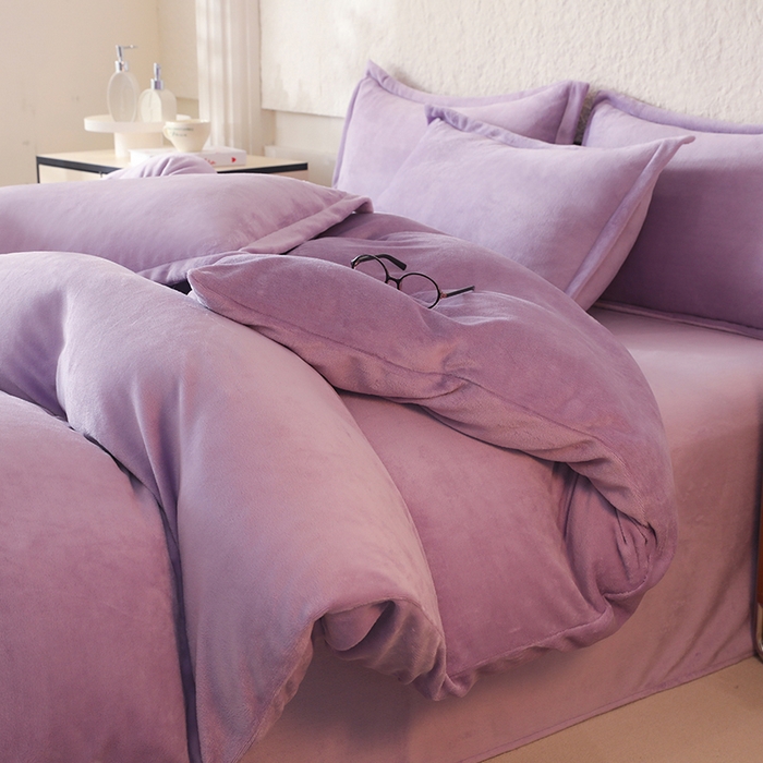 91家纺网 家纺一手货源 找家纺 优家居 2025秋冬高克重牛奶绒四件套纯色简约日式风床单款被套 香芋紫