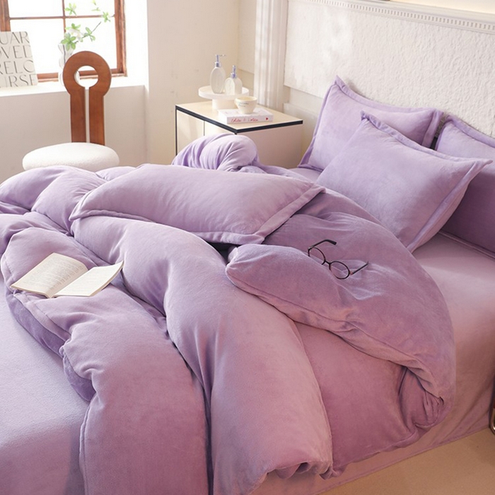 91家纺网 家纺一手货源 找家纺 优家居 2025秋冬高克重牛奶绒四件套纯色简约日式风床单款被套 香芋紫