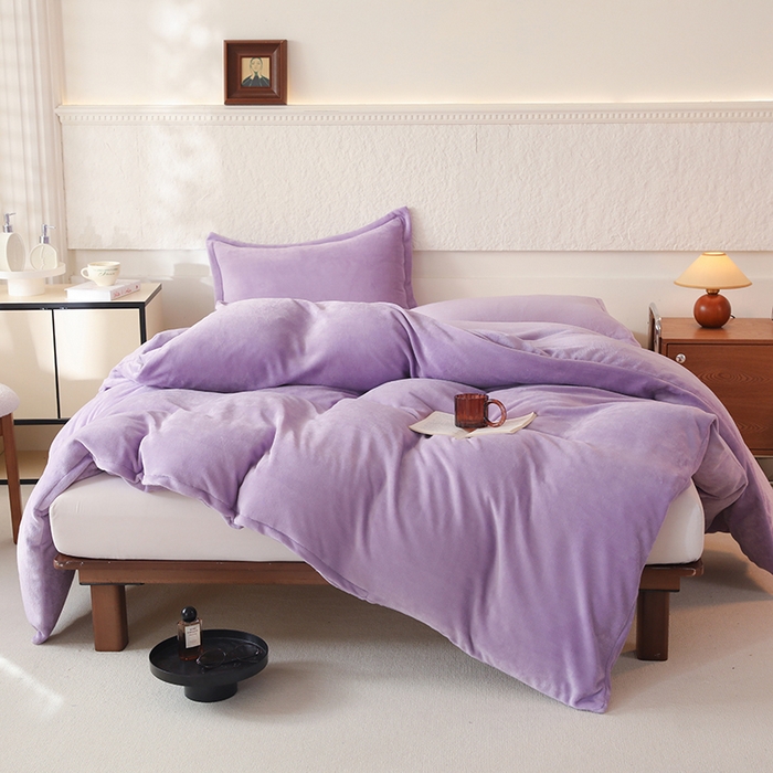 91家纺网 家纺一手货源 找家纺 优家居 2025秋冬高克重牛奶绒四件套纯色简约日式风床单款被套 香芋紫