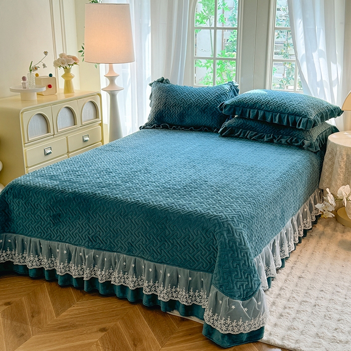 91家纺网 家纺一手货源 找家纺 优家居 2025秋冬高克重牛奶绒夹棉床盖四件套纯色蕾丝边花边刺绣法式公主风床裙款被套床罩夹棉床裙 灰湖绿